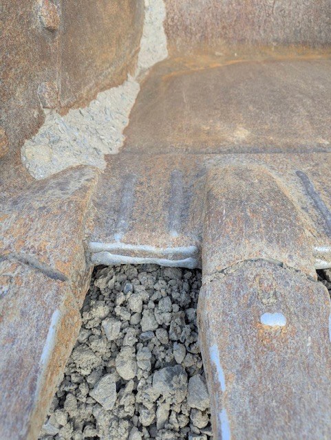 用途例：バケット刃先の摩耗（拡大）